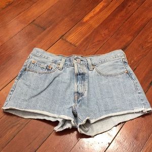 Levi’s short like new condition for sale. Size 28